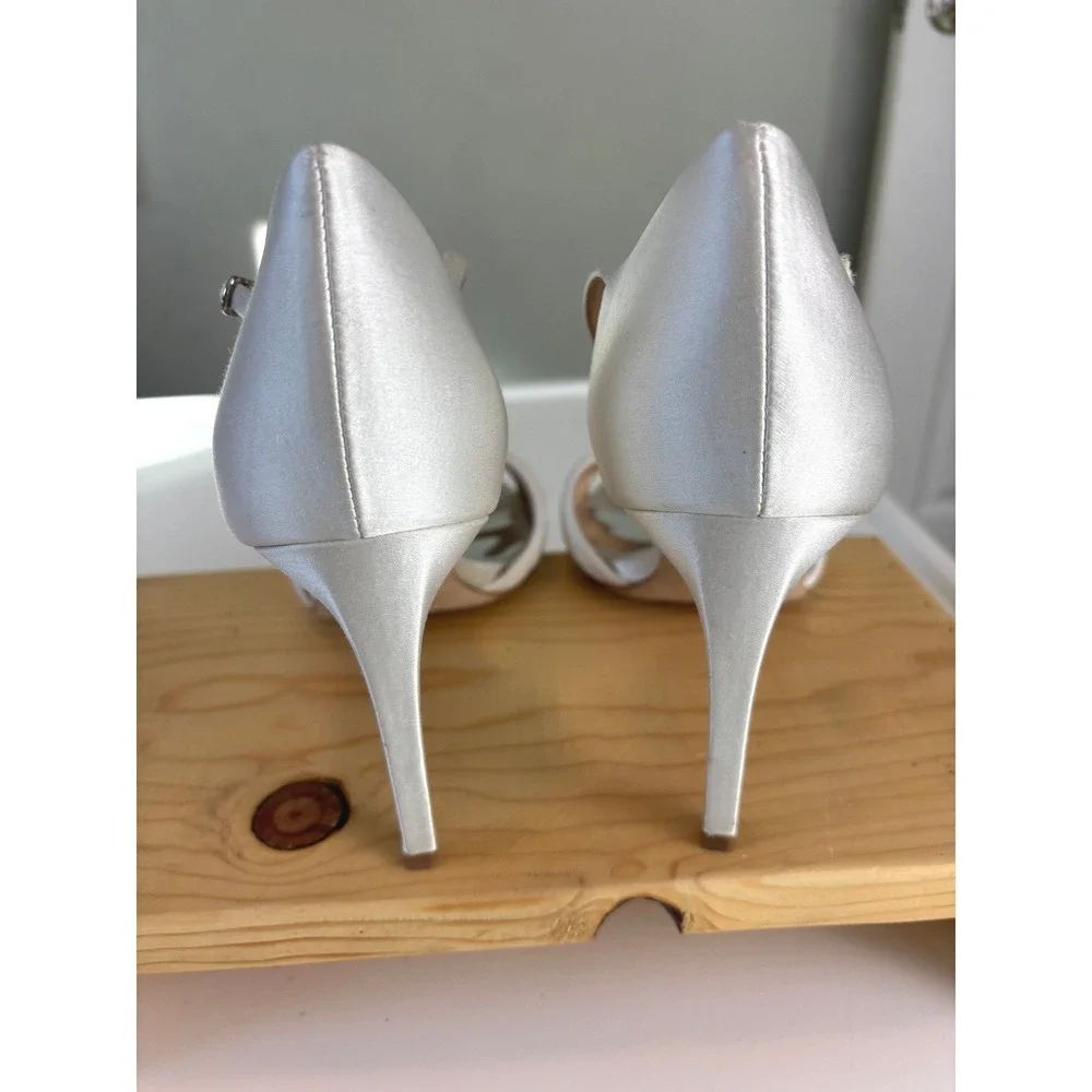 Badgley Mischka Ivory Satin Crystal Pearl Embellished Bridal Heels‎ Size 10